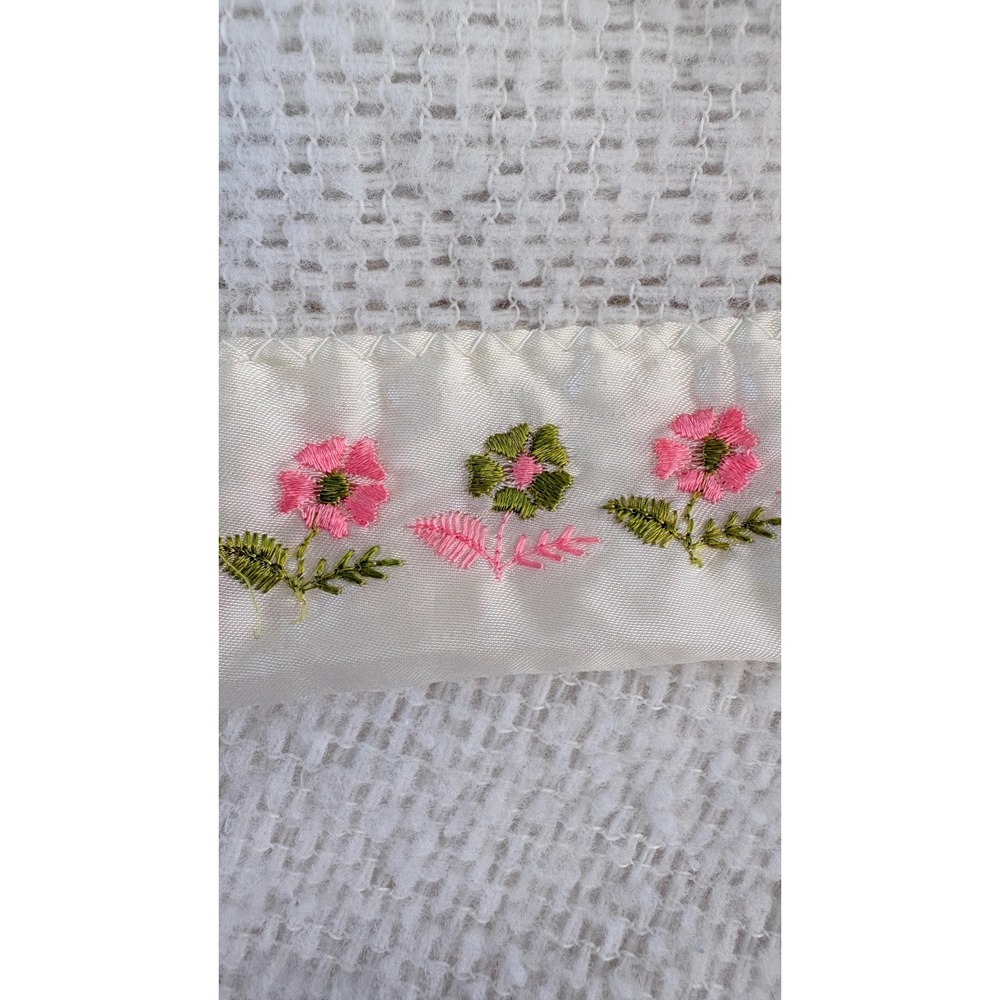 Vintage Twin Blanket White With Embroidered Trim Green & Pink Flowers; READ